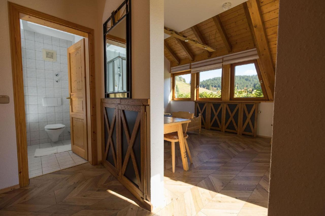 Berghotel Und Restaurant Kraeuter Chalet Фуртванген Экстерьер фото