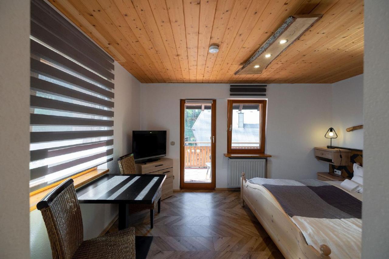 Berghotel Und Restaurant Kraeuter Chalet Фуртванген Экстерьер фото