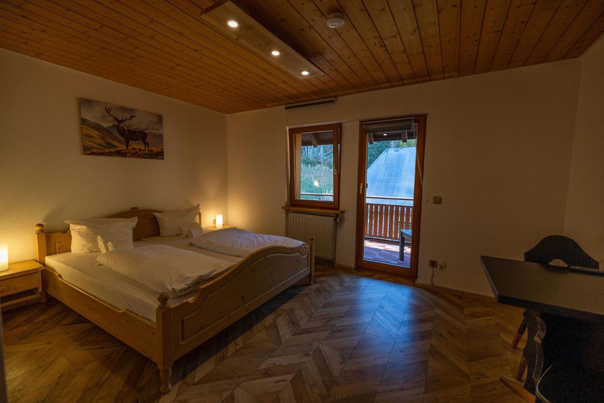 Berghotel Und Restaurant Kraeuter Chalet Фуртванген Экстерьер фото
