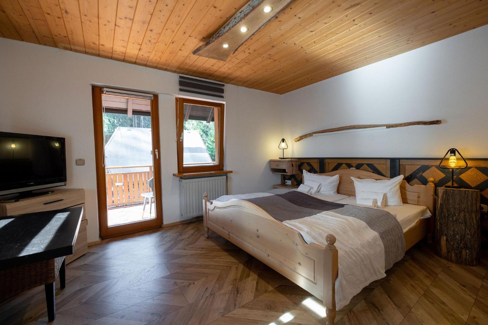 Berghotel Und Restaurant Kraeuter Chalet Фуртванген Экстерьер фото