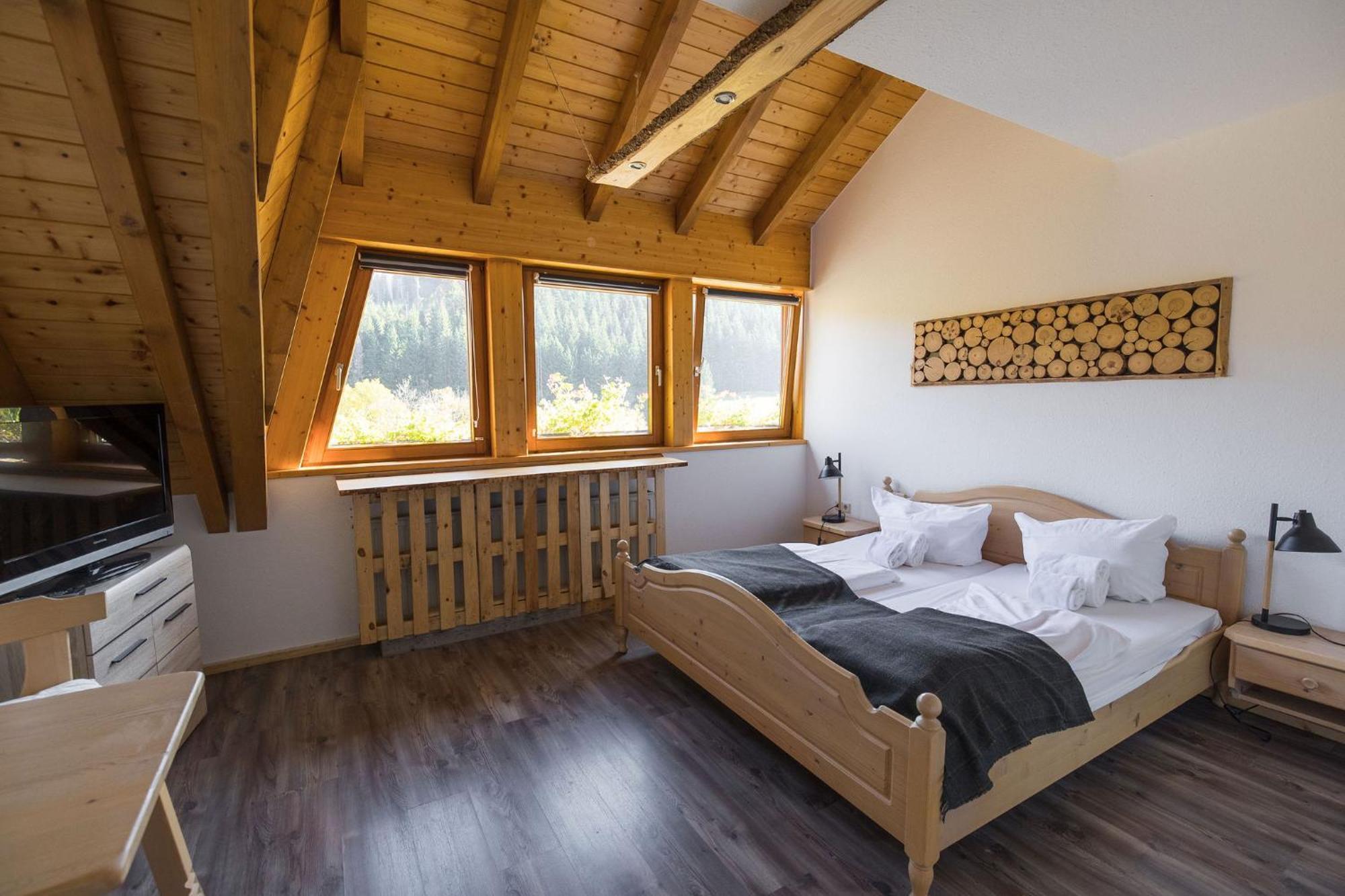 Berghotel Und Restaurant Kraeuter Chalet Фуртванген Экстерьер фото